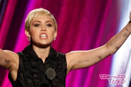 JEZNA! Miley je jezna na Kim in druge 'razcapanke'!
