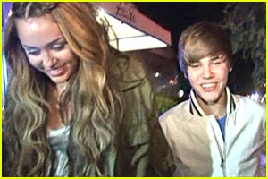 VROČE: Se obeta duet Miley in Justina?