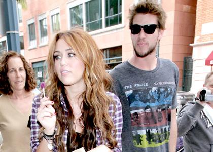 VROČE: Se bosta Miley in Liam poročila?