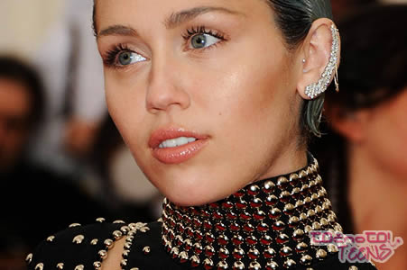 VIDEO! Tako uporniška Miley promovira prihajajočo podelitev MTV nagrad!