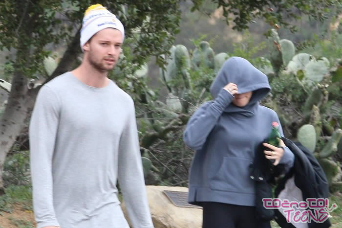 FOTO! Miley in Patrick veselo na pot!