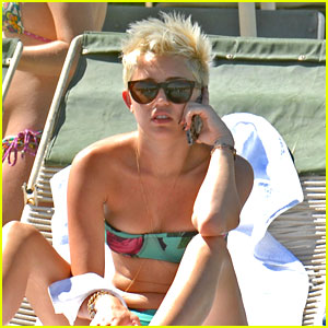 Foto: Hoče Miley Cyrus Liamu Hemsworthu v bikinkah pokazati, kaj zamuja?!