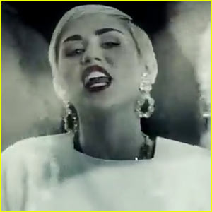 Miley Cyrus: V novem videospotu s Snoop Doggom!