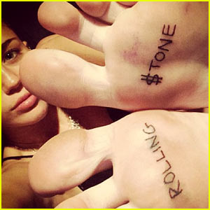 Miley Cyrus: Si si res dala tetovirati TO?!