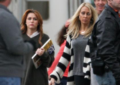 Miley Cyrus je priznala: Obsedena z novo pesmijo Britney Spears!