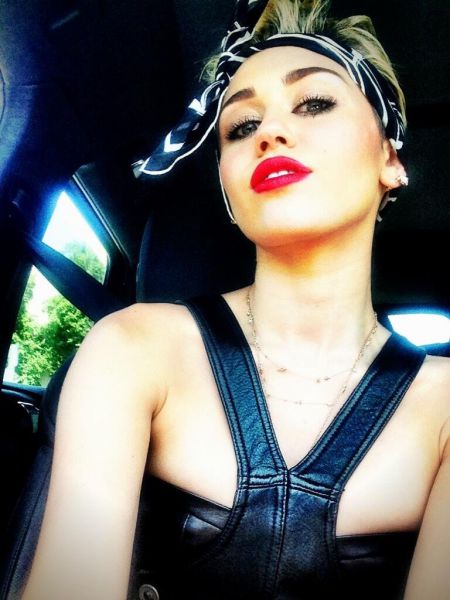 Vroče! Miley Cyrus: Izdala je svoj težko pričakovan videospot!