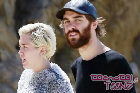 POSLUŠAJ! Miley ima rada velike ri*t!