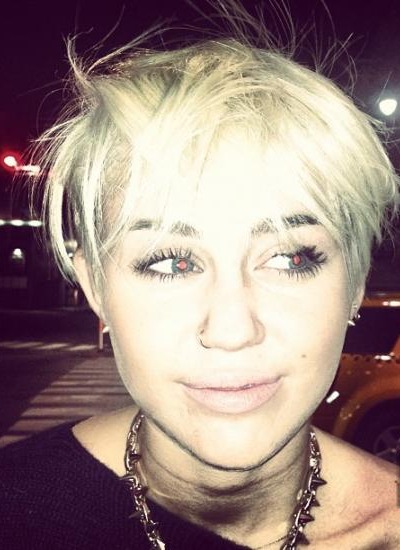Vroče! Miley Cyrus: Tožili jo bodo, ker je nekoga udarila v obraz?!