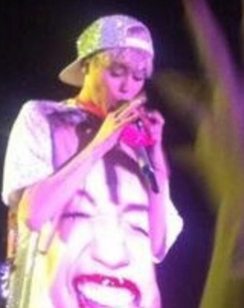 Miley Cyrus: Je stradala na odru?!