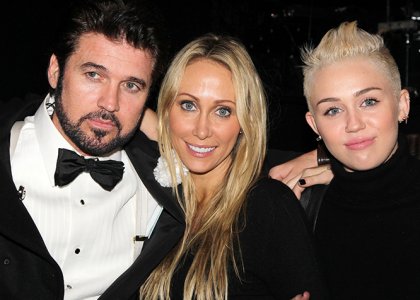 Vroče! Sta starša Miley Cyrus spet skupaj?!