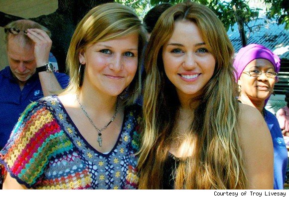 FOTO: Imamo dokaz o dobrodelnosti Miley Cyrus: Haiti!