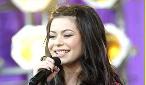 Miranda Cosgrove: Težavna pop zvezdnica?