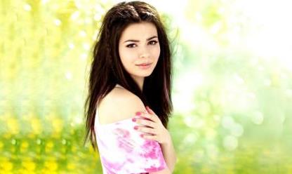 Avdio: Miranda Cosgrove ima po dolgem času povsem novo pesem!