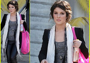 Shenae Grimes: Govoricam o sebi se smeji