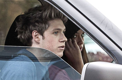 Vroče! Niall iz 1D: Je to njegova nova punca?!