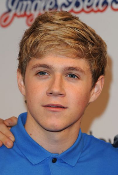 Vroče! Je Niall iz One Direction skupaj s še eno tekmovalko v X Factorju?!