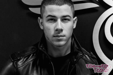 KAJ?! Nick Jonas: A sedaj ga bomo pa še nosili!?