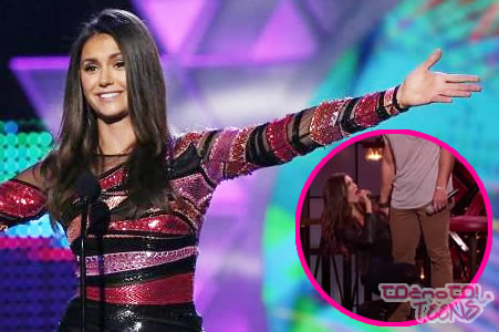 VIDEO! Nina Dobrev plesala in se drgnila ob Tima!