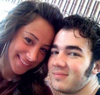 VROČE: Je Danielle Jonas noseča?!