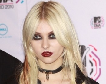 VROČE: Taylor Momsen bi naj sodila 'X Factor'!