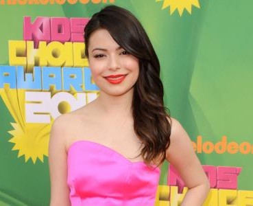 FOTO: Miranda Cosgrove in Taylor Momsen na 'KCA'!
