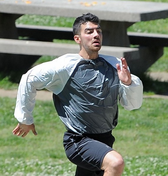 FOTO: Joe Jonas: Pod budnim očesom osebnega trenerja je moral garati!