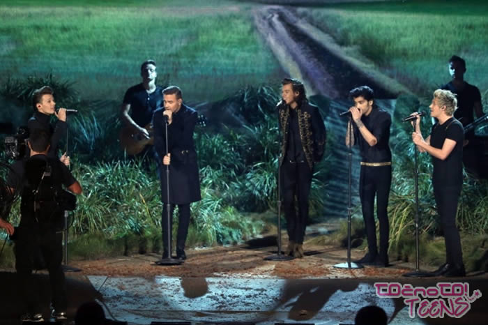 RAZOČARANJE! One Direction v živo precej slabši!