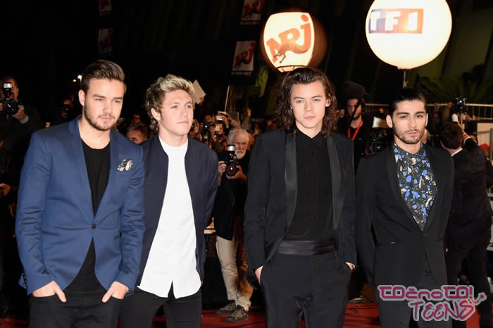 KAJ!? One Direction nastopili brez Louisa? Zakaj?