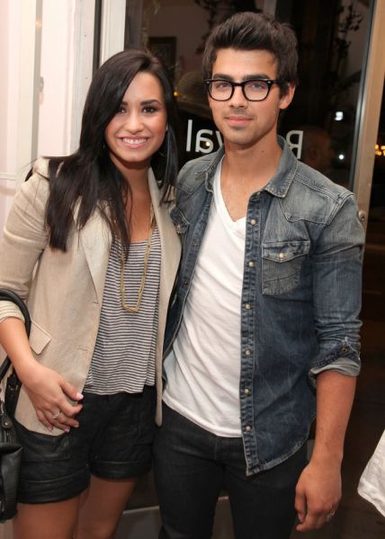 Demi Lovato: Joeju Jonasu pomaga pri odvisnosti!