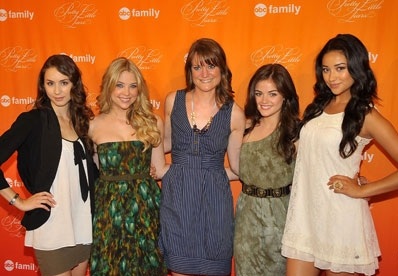 Vroče! Pretty Little Liars: Konec druge sezone, A končno razkrit!