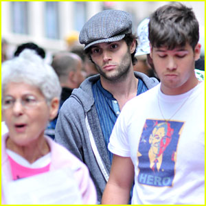 Foto: Penn Badgley: Udeležil se je protesta!