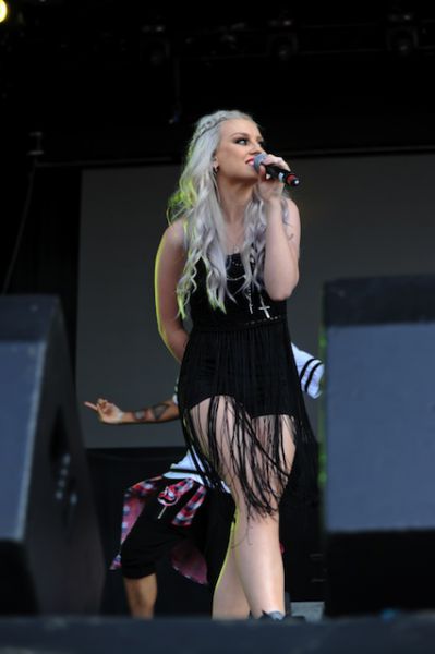 Foto: Perrie iz Little Mix: Sedaj z zelo dolgimi lasmi!