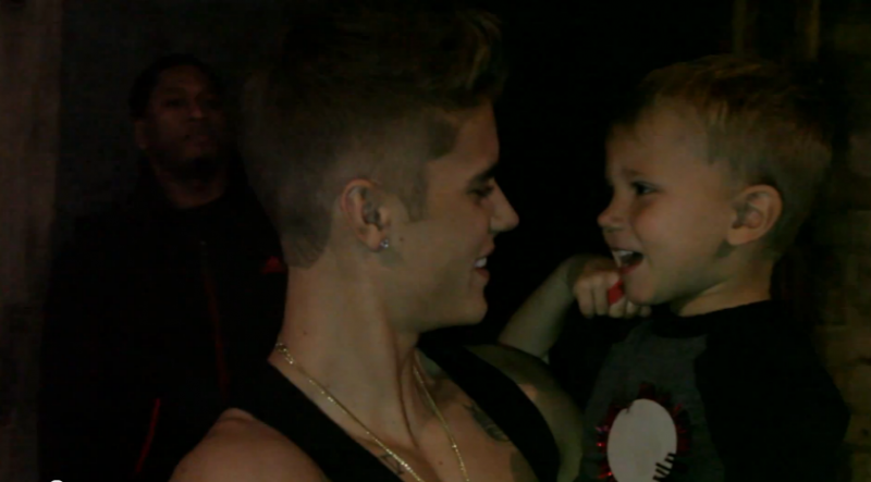 Justin Bieber: Bratu Jaxonu je zapel za rojstni dan!