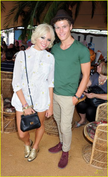 Foto: Pixie Lott: S fantom sta si privoščila isto poslikavo obraza