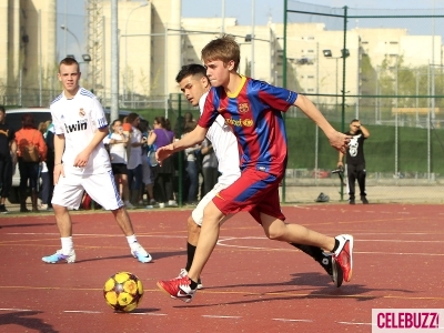 FOTO: Justin Bieber: V Španiji zaigral nogomet v dresu Barcelone!