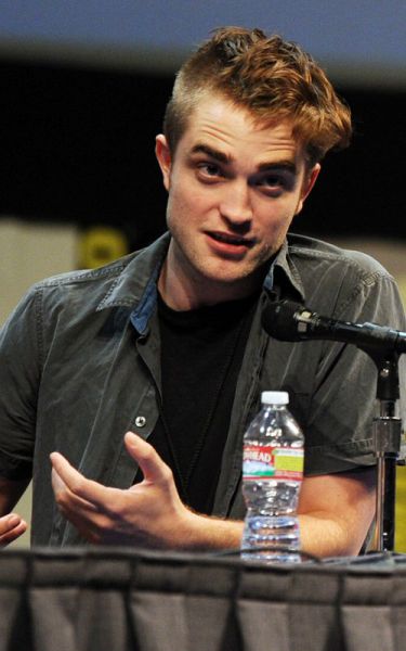 ŠOK: Robert Pattinson: Ugriznil je dojenčka!