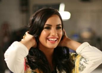 FOTO: Prve fotografije Demi Lovato na 'America's next top model'!