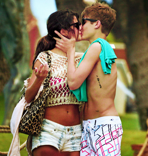 Vroče! Justin Bieber in Selena Gomez: Narediti si bosta dala ista tatuja!