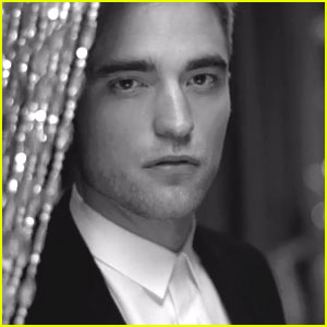 HOT! Rob Pattinson: Je to njegov najbolj seksi nastop do sedaj?!