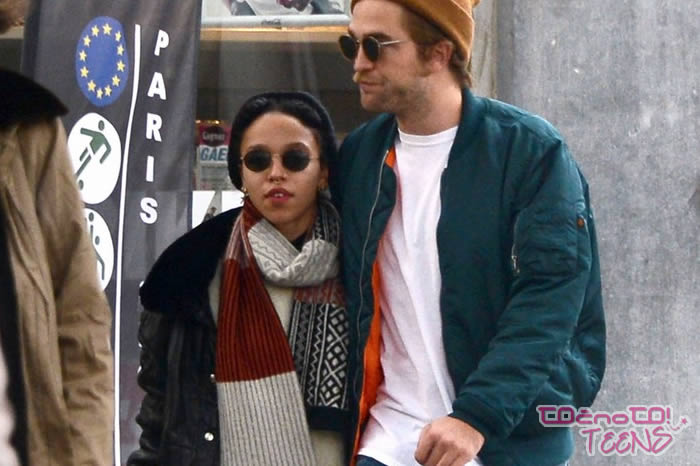 OPA! Rob ne skriva več svoje FKA twigs!