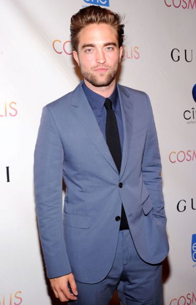 VROČE! Rob Pattinson: Ujeli so ga že z novo punco?!