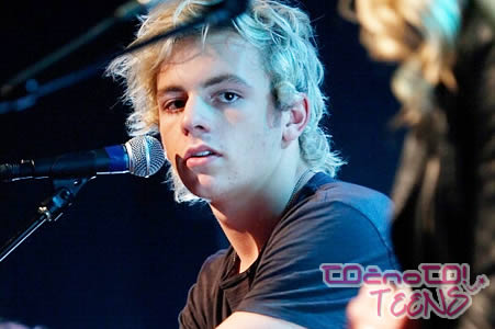 IZDAL! Ross Lynch izdal delček besedila!