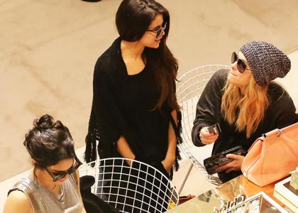 Foto: Selena, Vanessa in Ashley: V Parizu skupaj v šoping!