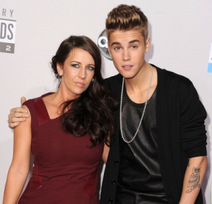 Mama Justina Bieberja je odgovarjala na vprašanja o sinu!