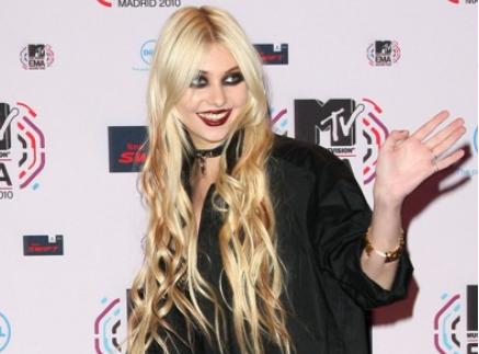 VROČE: Taylor Momsen v 'Opravljivki' le še tu in tam!