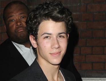 Nick Jonas je samski!