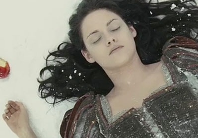 Kristen Stewart: V novem trailerju Sneguljčice slišimo njen angleški naglas!