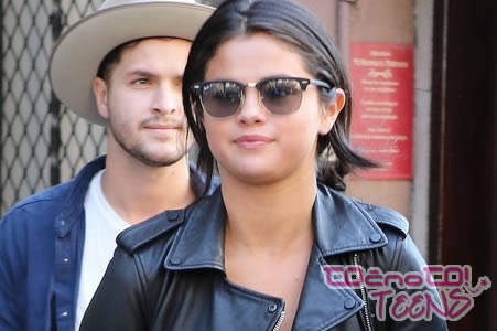 FOTO! Selena Gomez kljub negativnim komentarjem še vedno nasmejana!