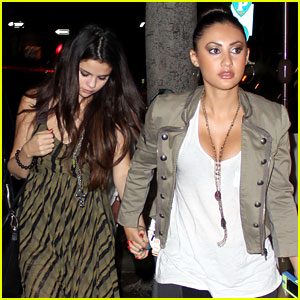 Foto: Selena Gomez: Pri zlomljenem srcu ji pomagajo prijateljice!
