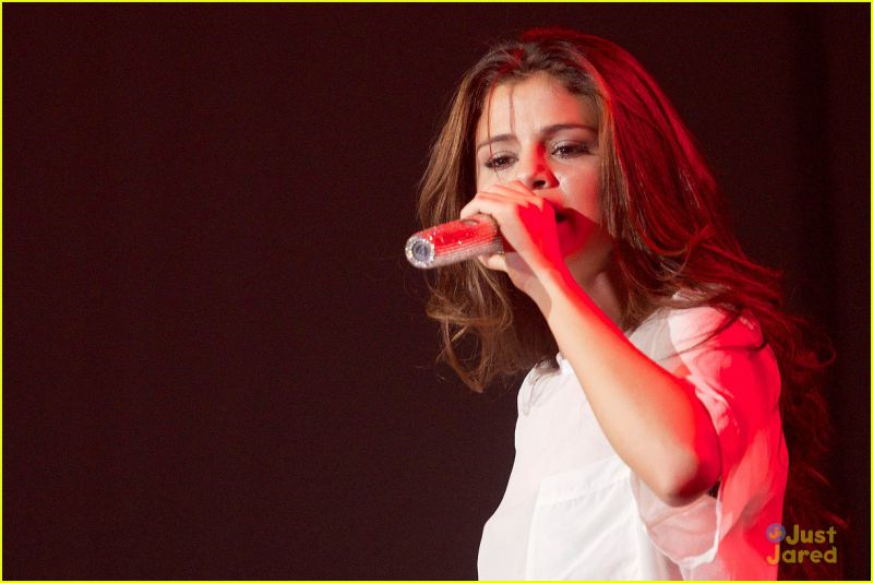 Selena Gomez: Govorice jo še vedno prizadenejo!